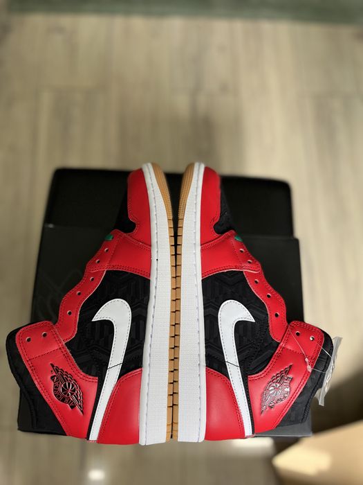 Jordan 1 Mid SE "Christmas" 42.5