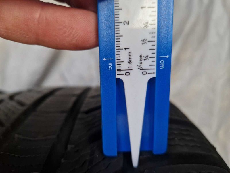 2 Continental R18 235/45
зимни гуми
DOT2222