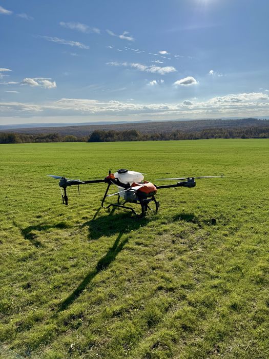 Пръскане със земеделски дрон Vector AGR HD580