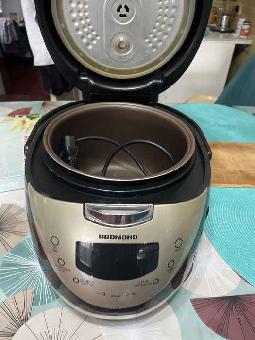 Мультиварка Redmond
