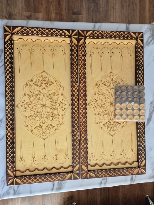 Продам нарды резные.