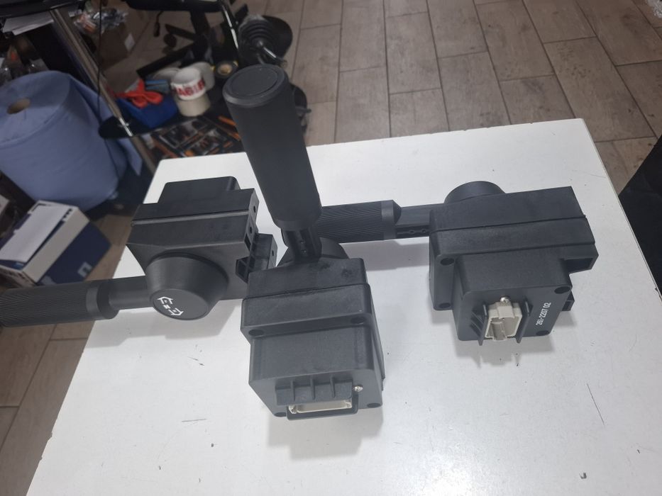 Manete Caterpillar Buldoexcavator