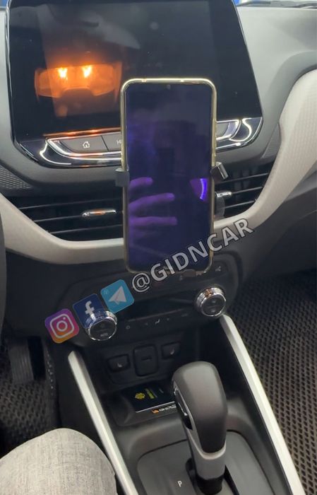 Заводской держатель телефона Оникс