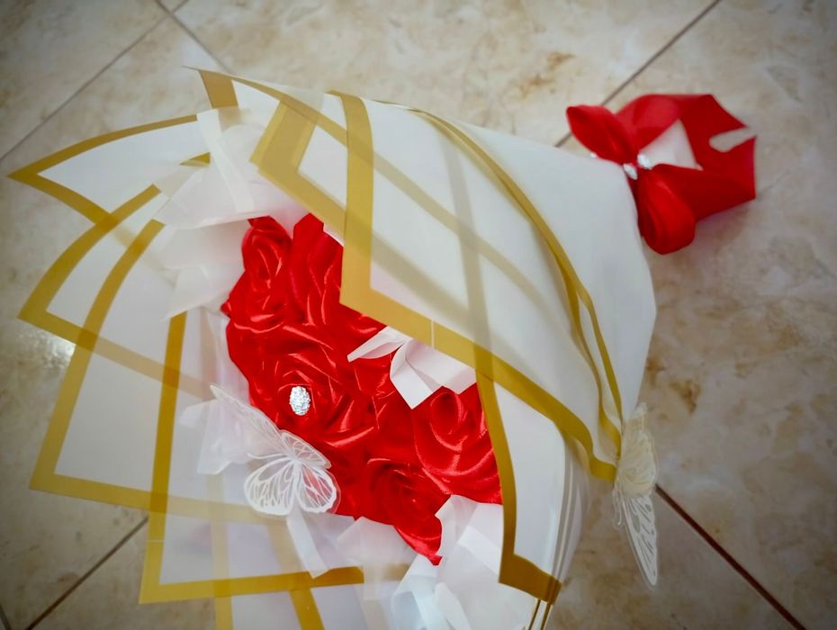 Buchete din flori de satin