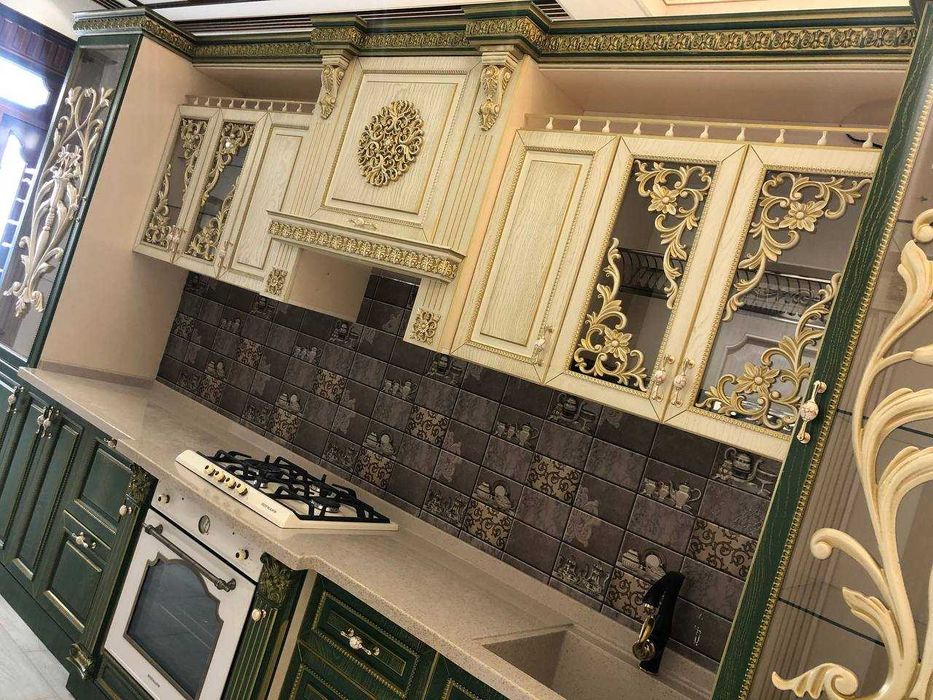 klassicheskiy kuxonniy garnitur