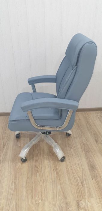 Офисный кресло из экокожы