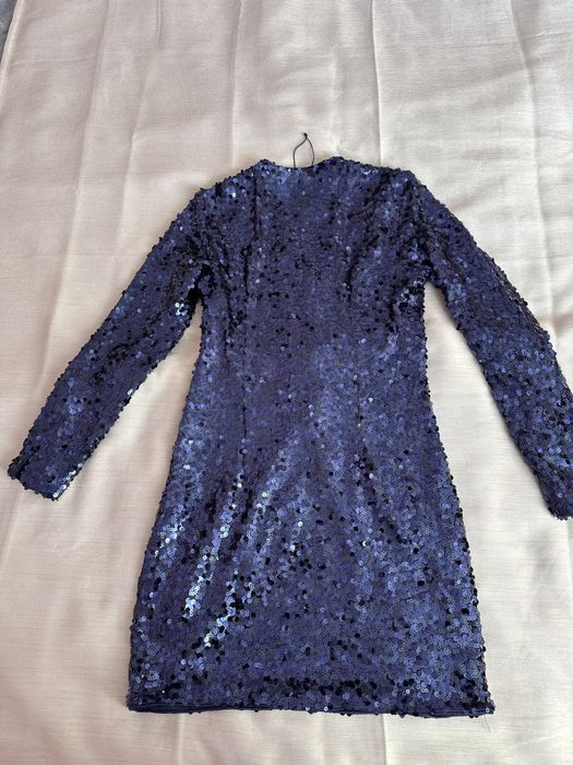 Разкошна рокля с пайети в кралско синьо