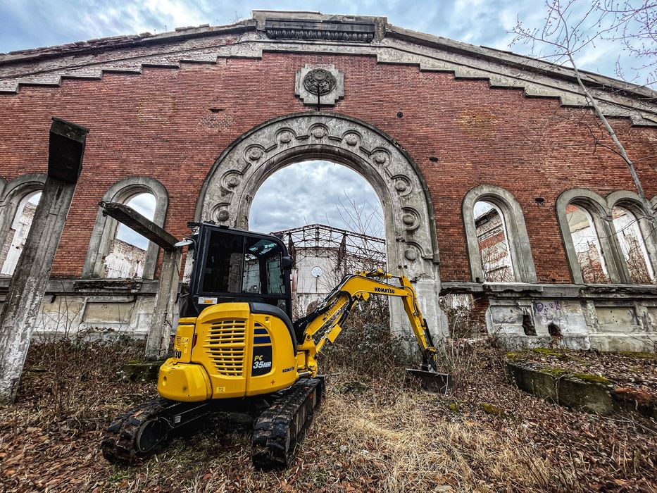 Inchirierez miniexcavator si bobcat