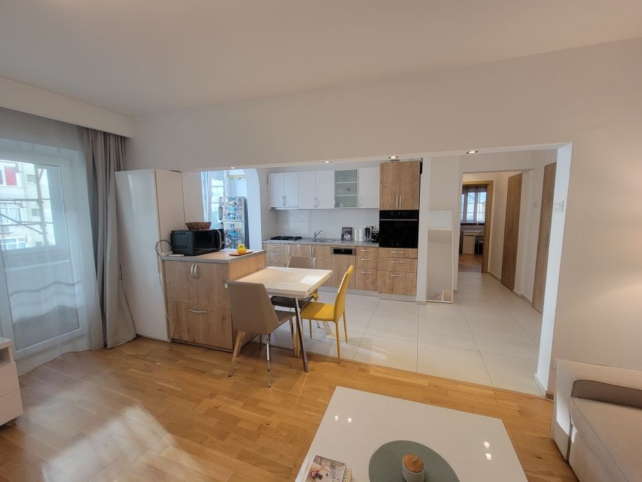 Proprietar, vand apartament cu 3 camere open space foarte luminos si linistit, renovat complet, Dna Ghica cu Sos.Colentina, vizavi de Parcul Plumbuita