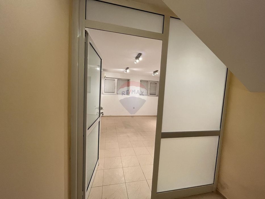 Продава се Офис в Варна, ХЕИ - 64 кв.м за 1125 €/кв.м - Снимка #9