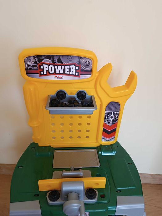 Чисто нова! Работилница с инструменти и менгеме