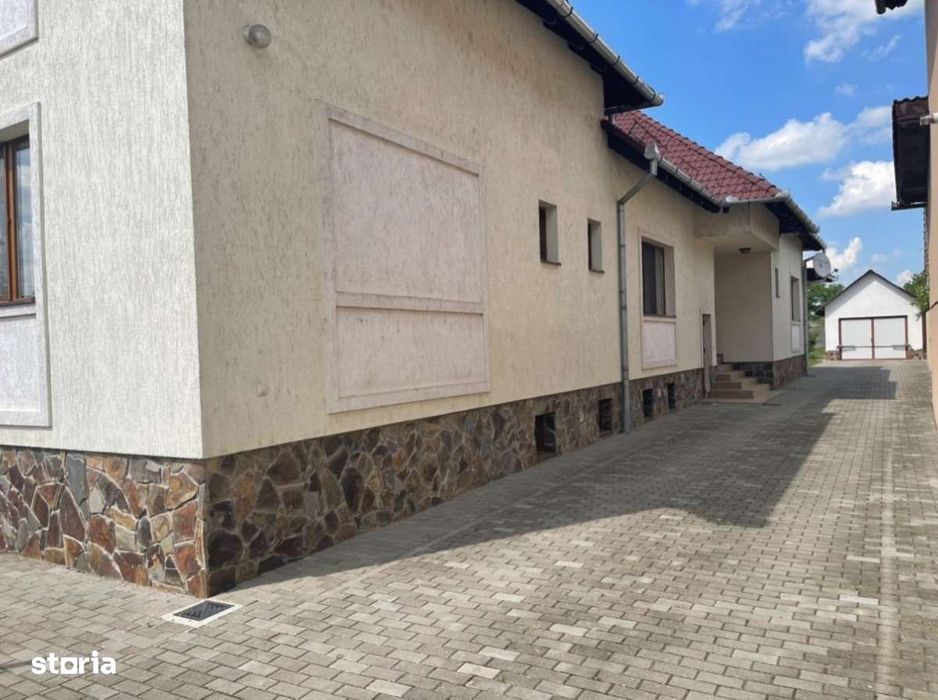 Casa NOUA 6 camere 7 bai teren 1.300 mp ,panouri foto-voltaice Orlat