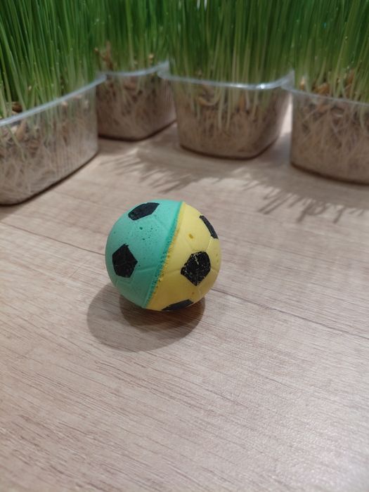 Игрушка мяч футбольный для кошек, котов и котят