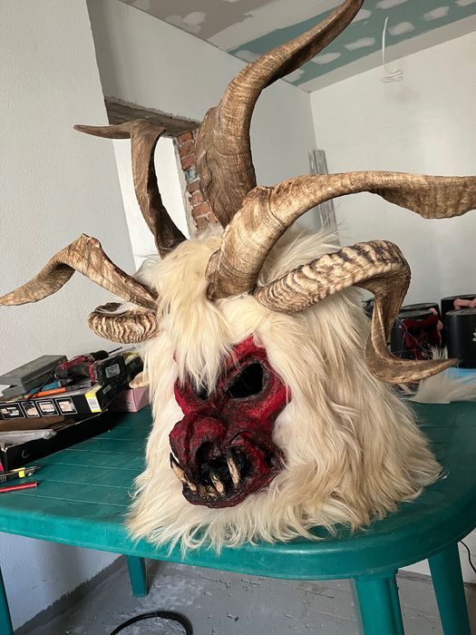 Кукерски маски, ръчна изработка