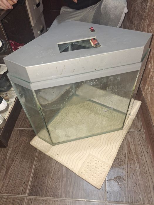 Продам аквариум целый