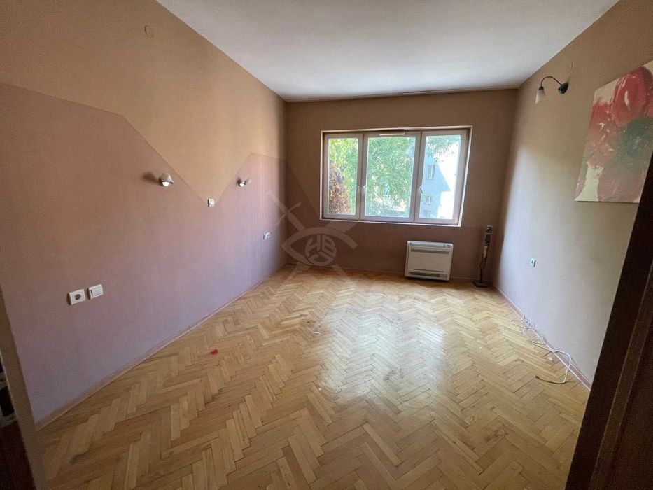 Продава се Тристаен апартамент в Пловдив, Каменица 1 - 150 кв.м за 1267 €/кв.м - Снимка #1