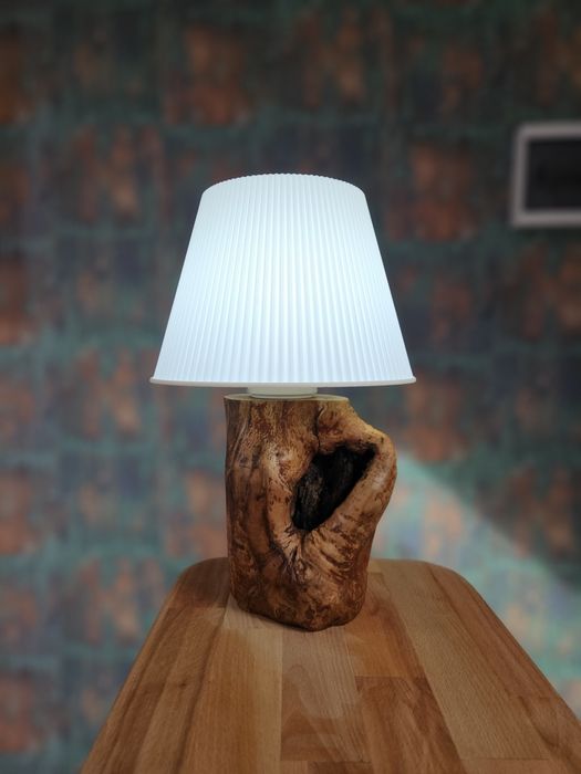 Veioză unicat din lemn natural
Transfo