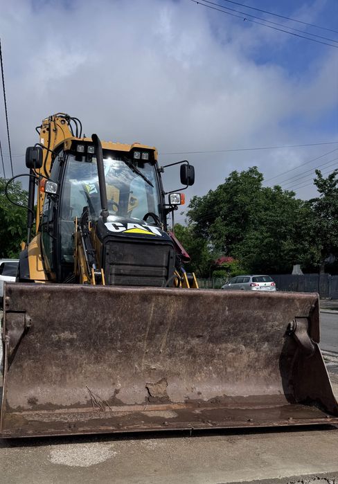 Inchiriez Buldoexcavator CAT 442E