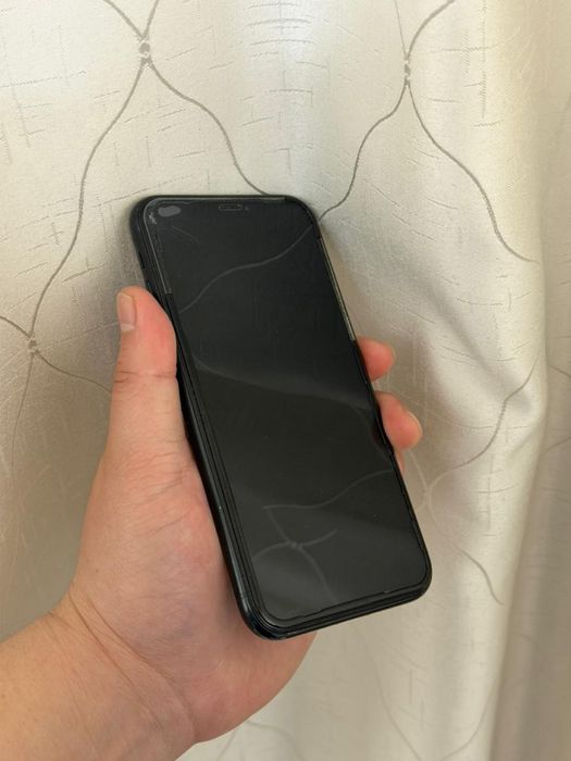 Продам Iphone XR 128