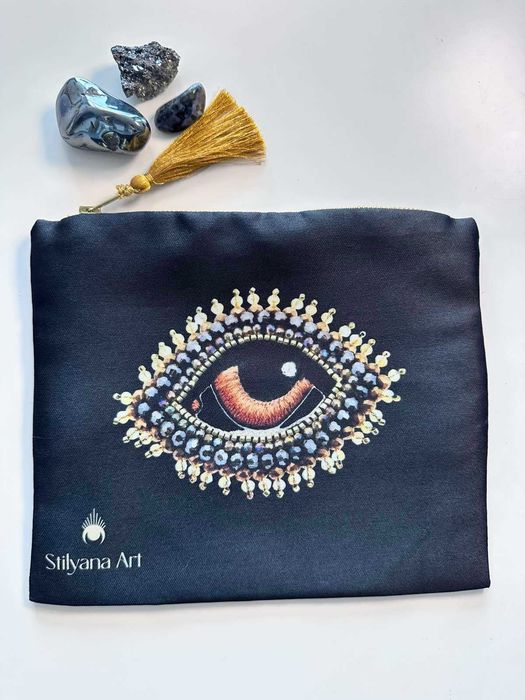 Специален несесер със символика за гримове, аксесоари