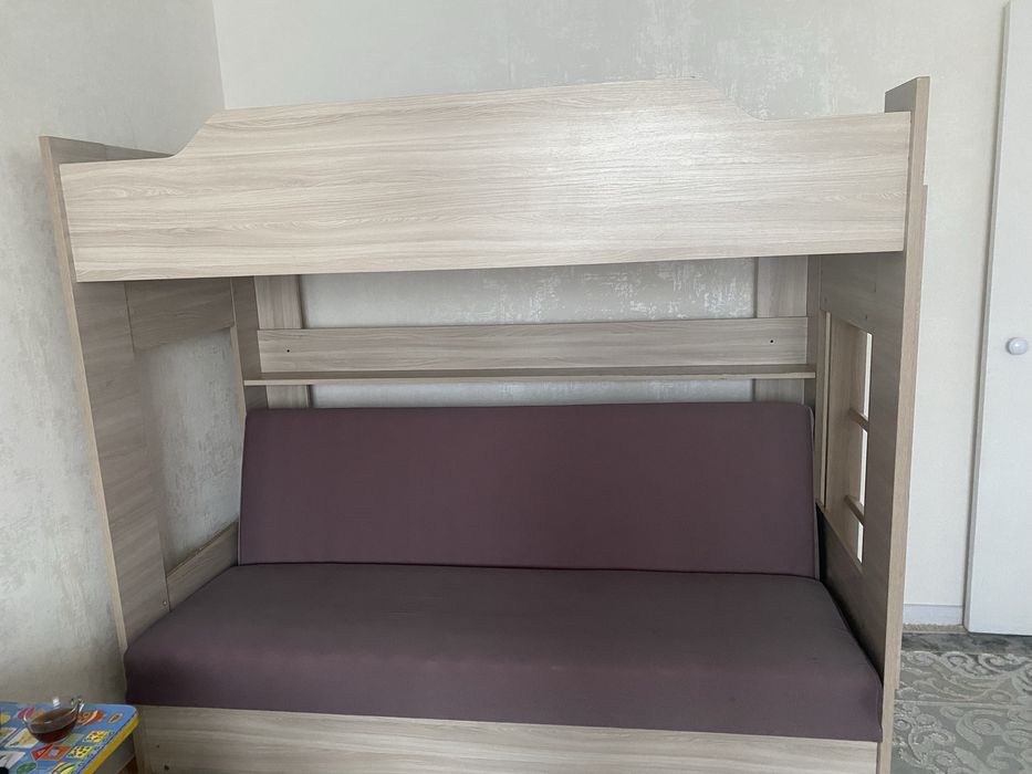 Двухярусный кровать с диваном