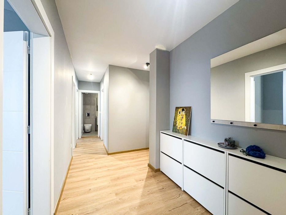 Четиристаен апартамент в ж.к. Кръстова вада.