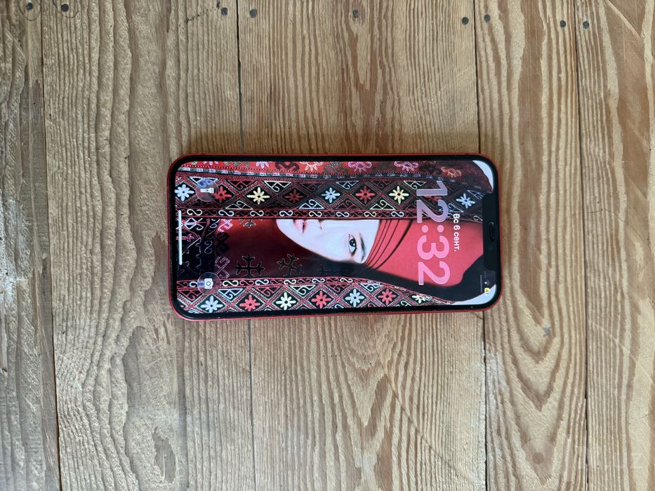 iphone 12 (красный)