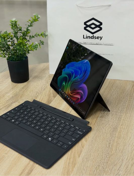 Tableta 2 in 1 , Microsoft Surface PRO X cu Tastatura