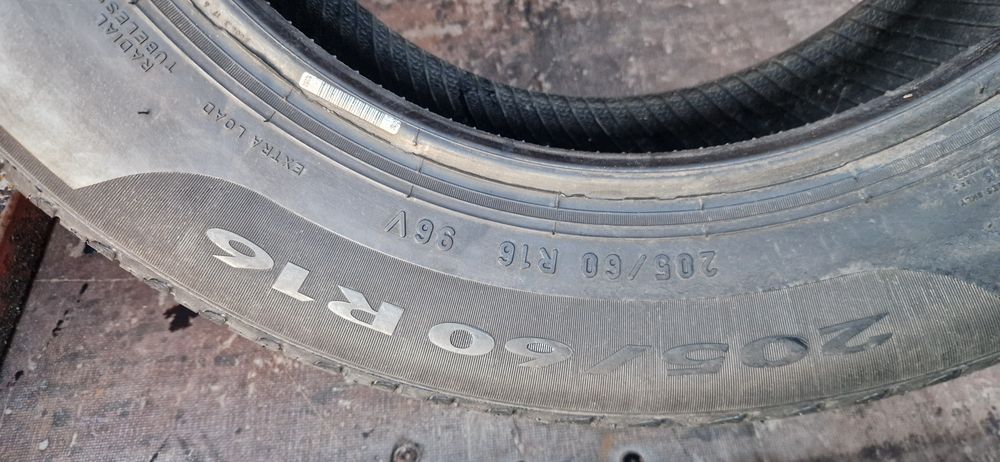 2 Anvelope Pirelli 205 60 R16 de vara