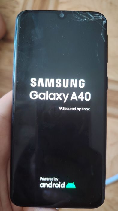 Продам Бу телефон самсунг Galaxy A40