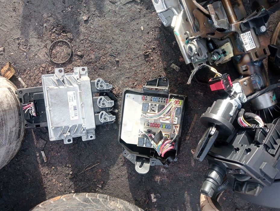 Kit pornire Renault Clio 3 1.2 benzină  anul 2010