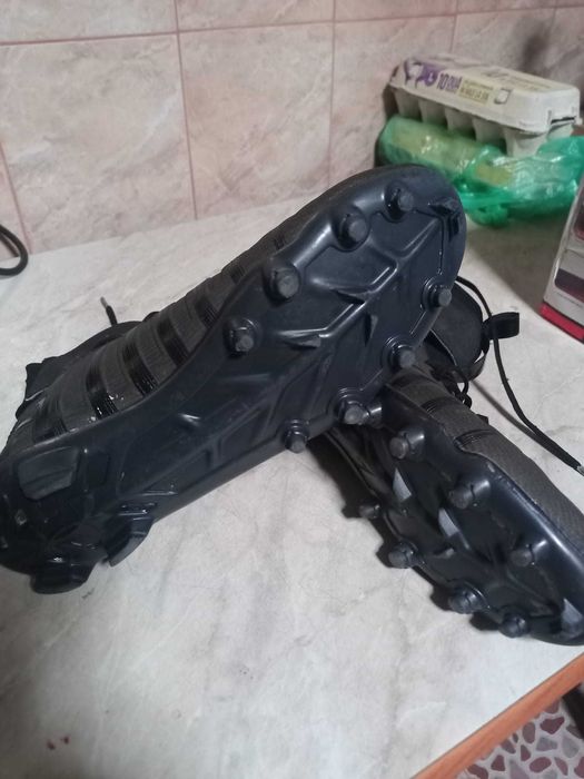 vand ghete cu crampoane Under Armour