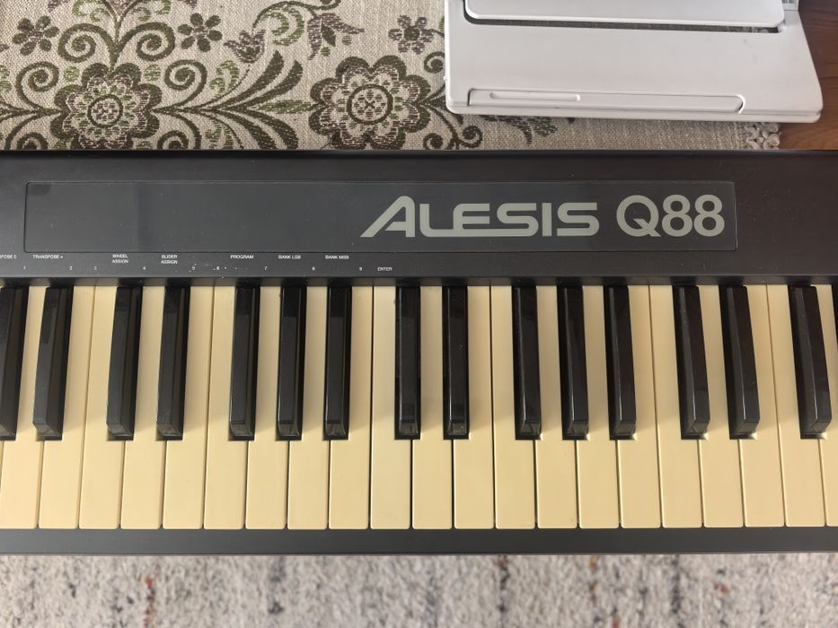 Alesis Q88 Midi Controller