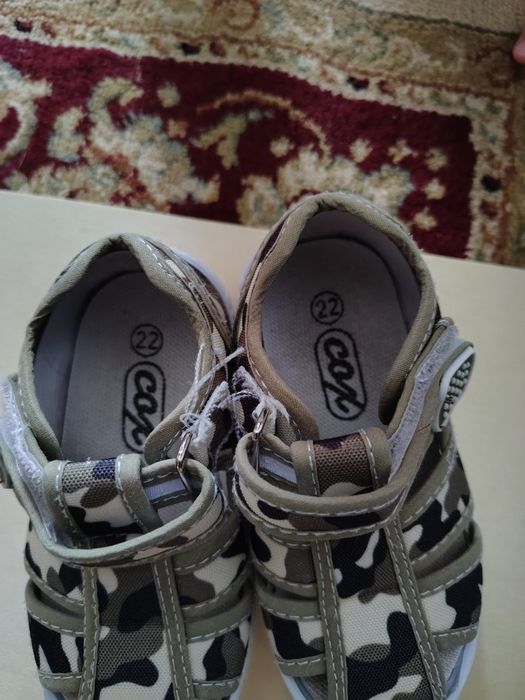 Vând sandalute baietel