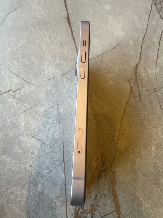 Продаю iPhone 14 память 128