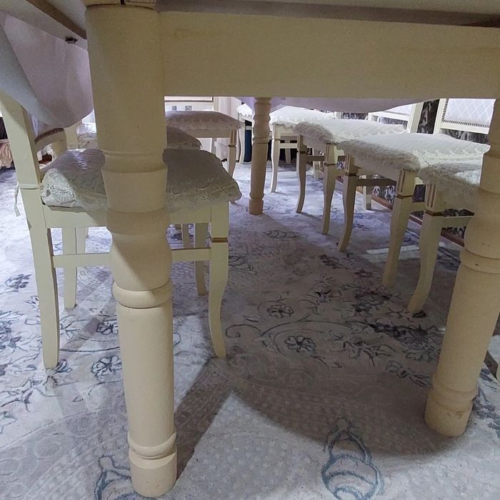 Стол для гостинный