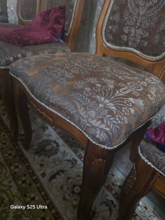 Стол и 12 стульев