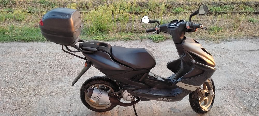 Скутер Ямаха Аерокс МБК 50 кубика, редовен с документи, регистриран !