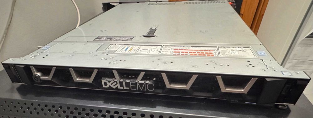 Dell PowerEdge R440 Xeon Gold 5118 12Core 2.3GHz no RAM 8SFF H730 2PS