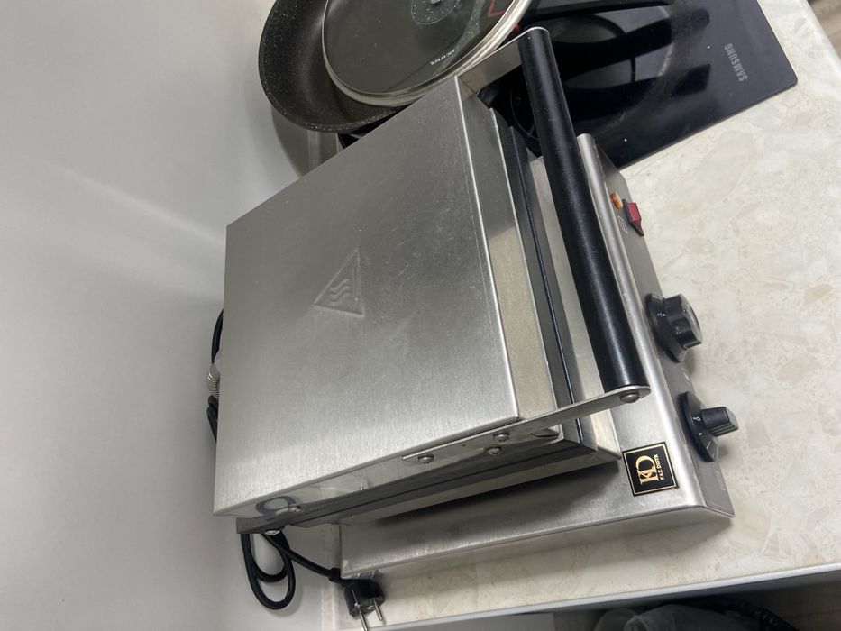 Продаем прoмышленную вафельницу