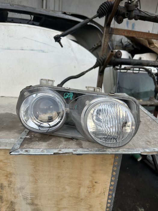 Правая фара Honda Integra 93-95