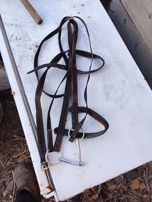 Продам уздечку новая