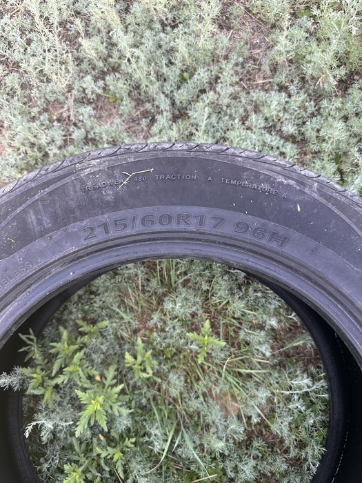 Продам шины 215/60R17 Kumho