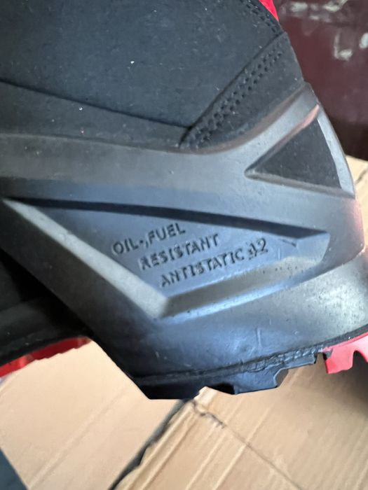 Vand bocanci protectie Uvex marimea 42