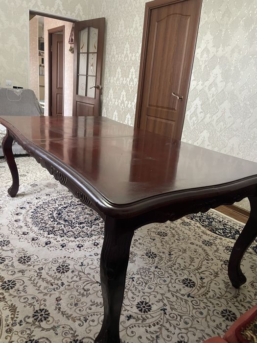 Продам гостинный стол