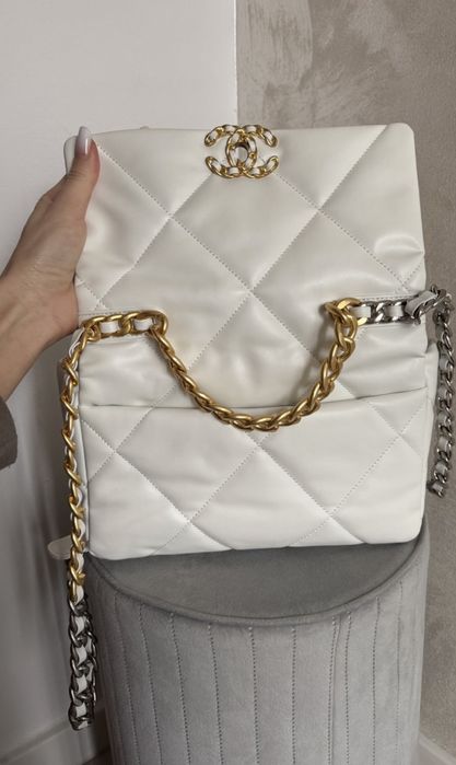 Geanta model Chanel 19