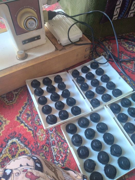 Tikuv moshinkasi Xitoyda ishlab chiqarilgan. Boshqa ma'lumotlar telda