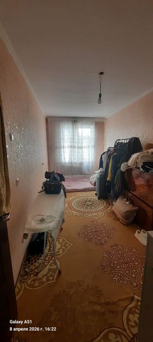 Продается 2х ком кв в Чирчике 8 мкн 4 этаж около Бобур парк