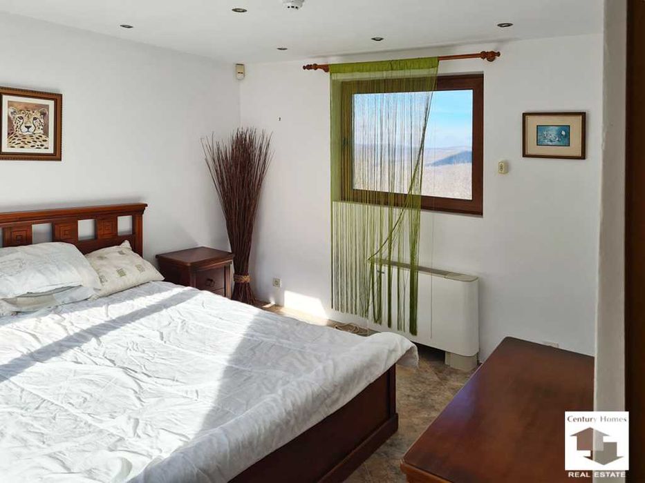 155075 Масивна къща с просторен двор в с. Любенци