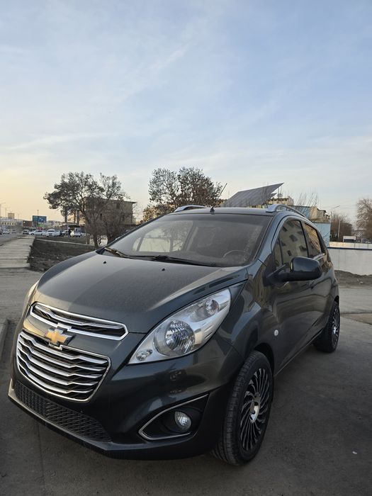 Спарк сотилади ат